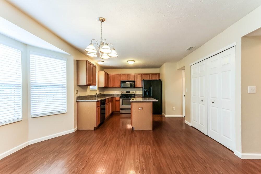 6319 Kelsey Dr - Photo 3 of 16