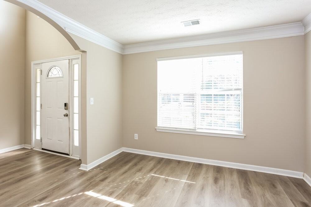 4253 Kensington Cv - Photo 4 of 17