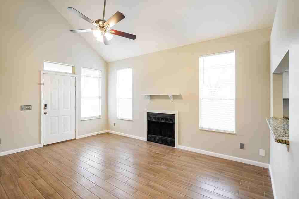 301 Hunters Chase Dr - Photo 5 of 17