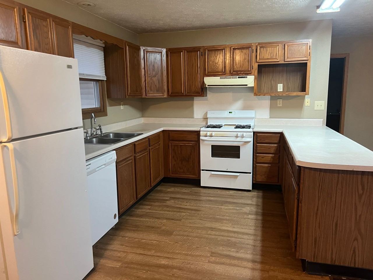 530 Opal St - Photo 3 of 14