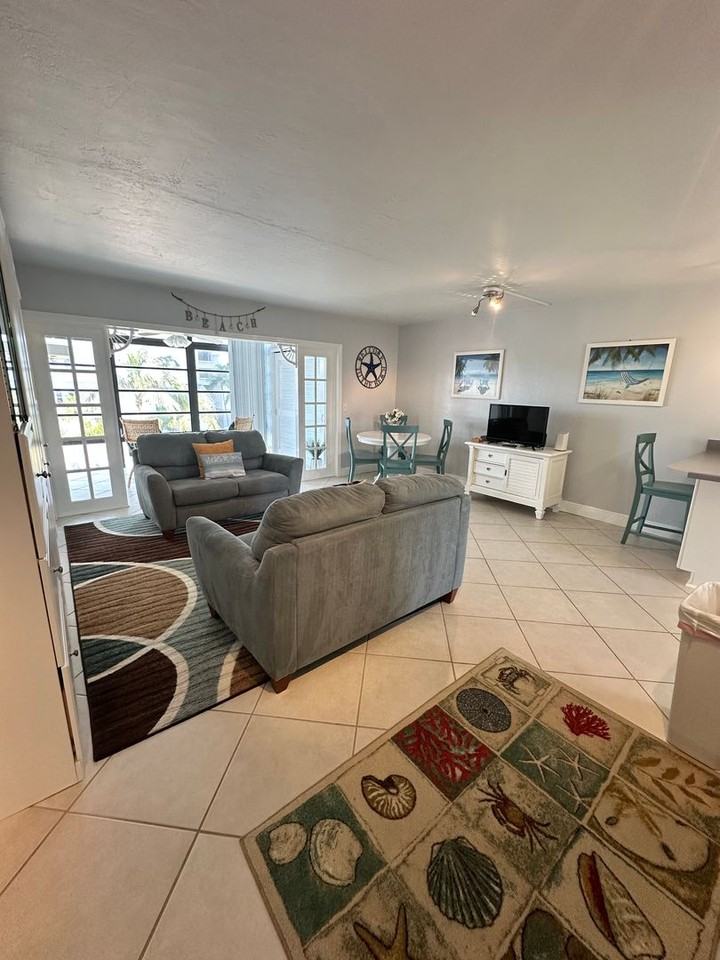 377 Vanderbilt Beach Rd - Photo 5 of 20