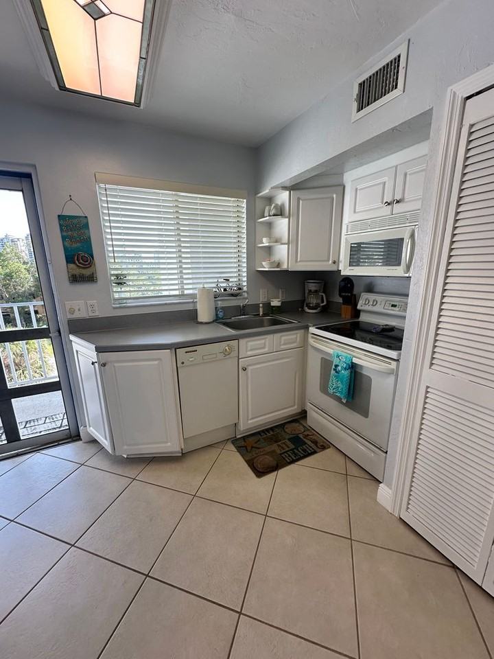 377 Vanderbilt Beach Rd - Photo 6 of 20