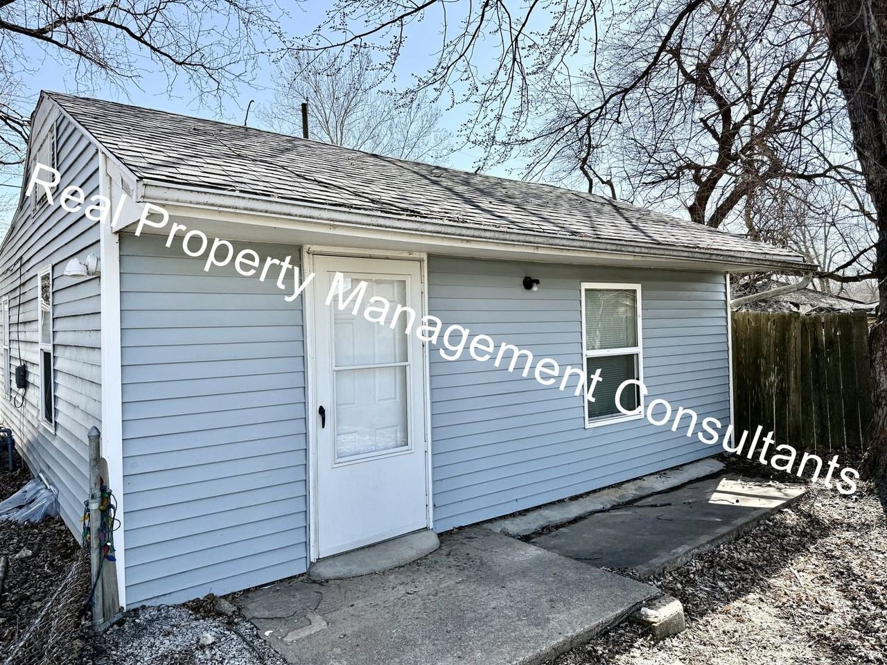 139 N Cedar Ave - Photo 2 of 18