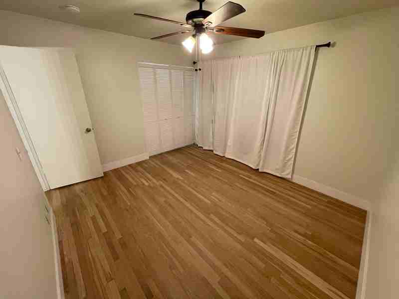 1303 N School St #ECT - Photo 3 of 9