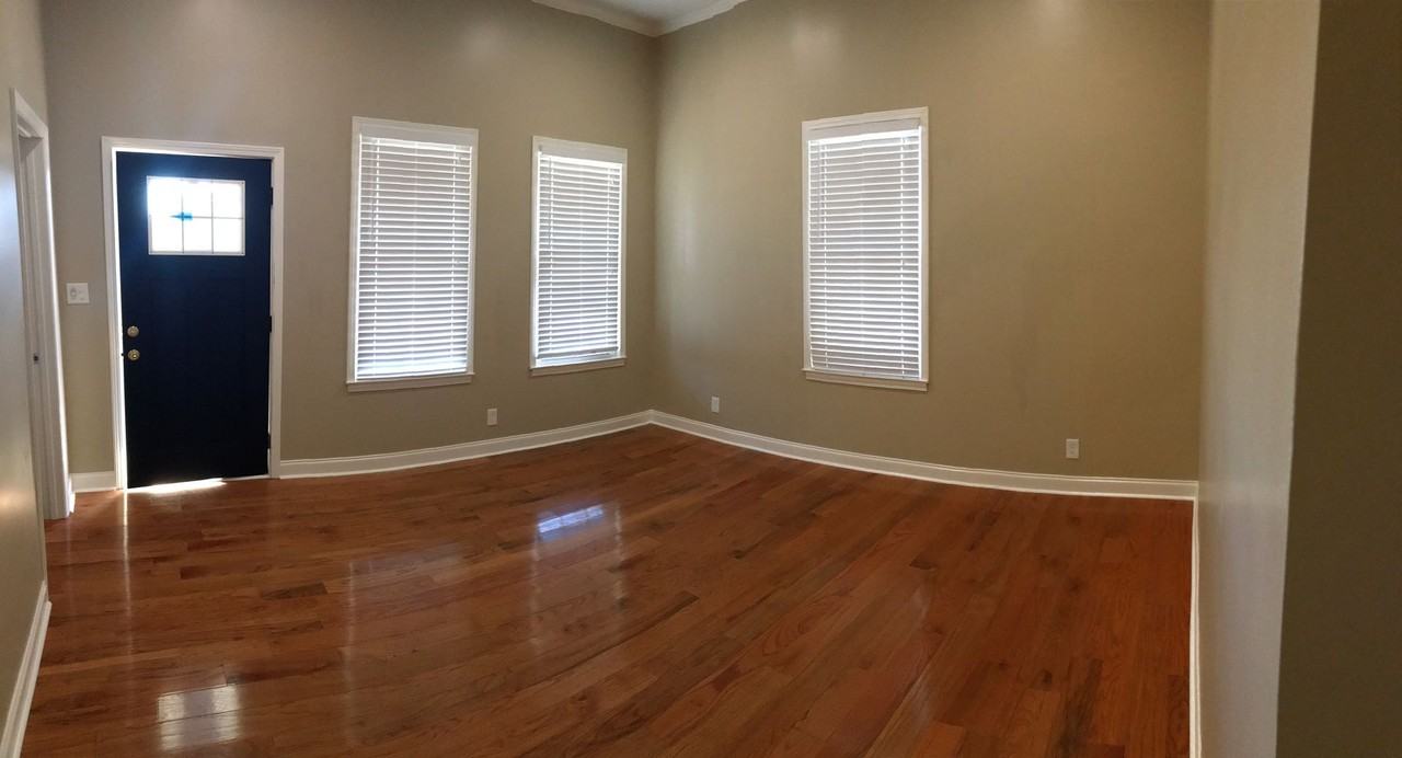 410 Green Ave - Photo 3 of 20