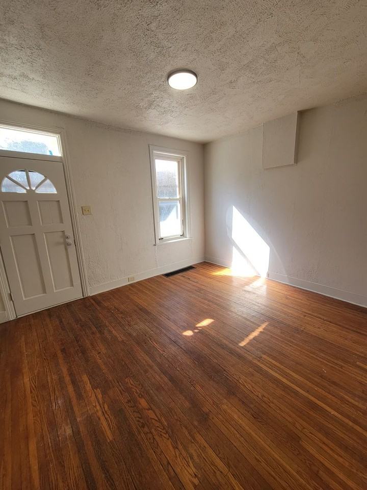 915 Blunston St - Photo 2 of 19