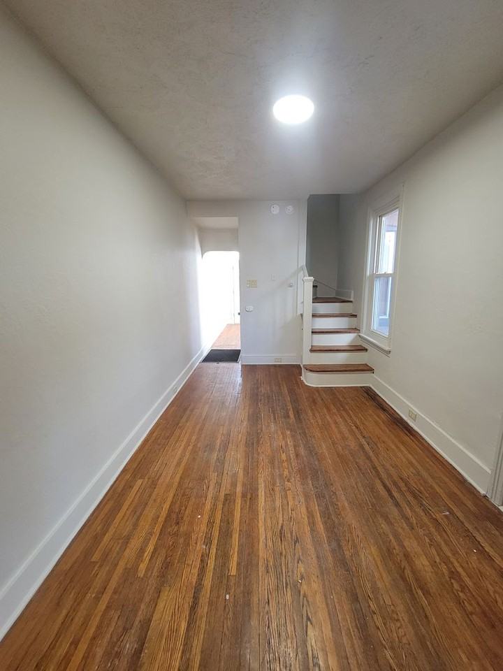 915 Blunston St - Photo 4 of 19
