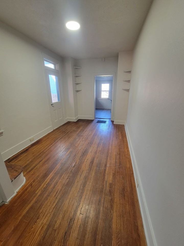 915 Blunston St - Photo 5 of 19
