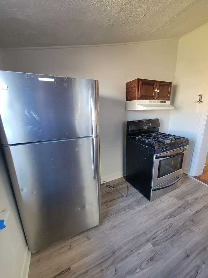 915 Blunston St - Photo 7 of 19