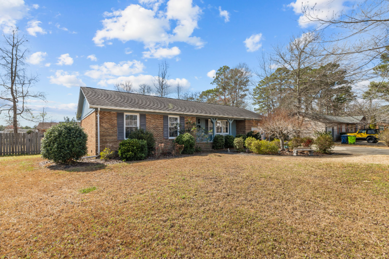 121 Donnell Ave - Photo 2 of 45