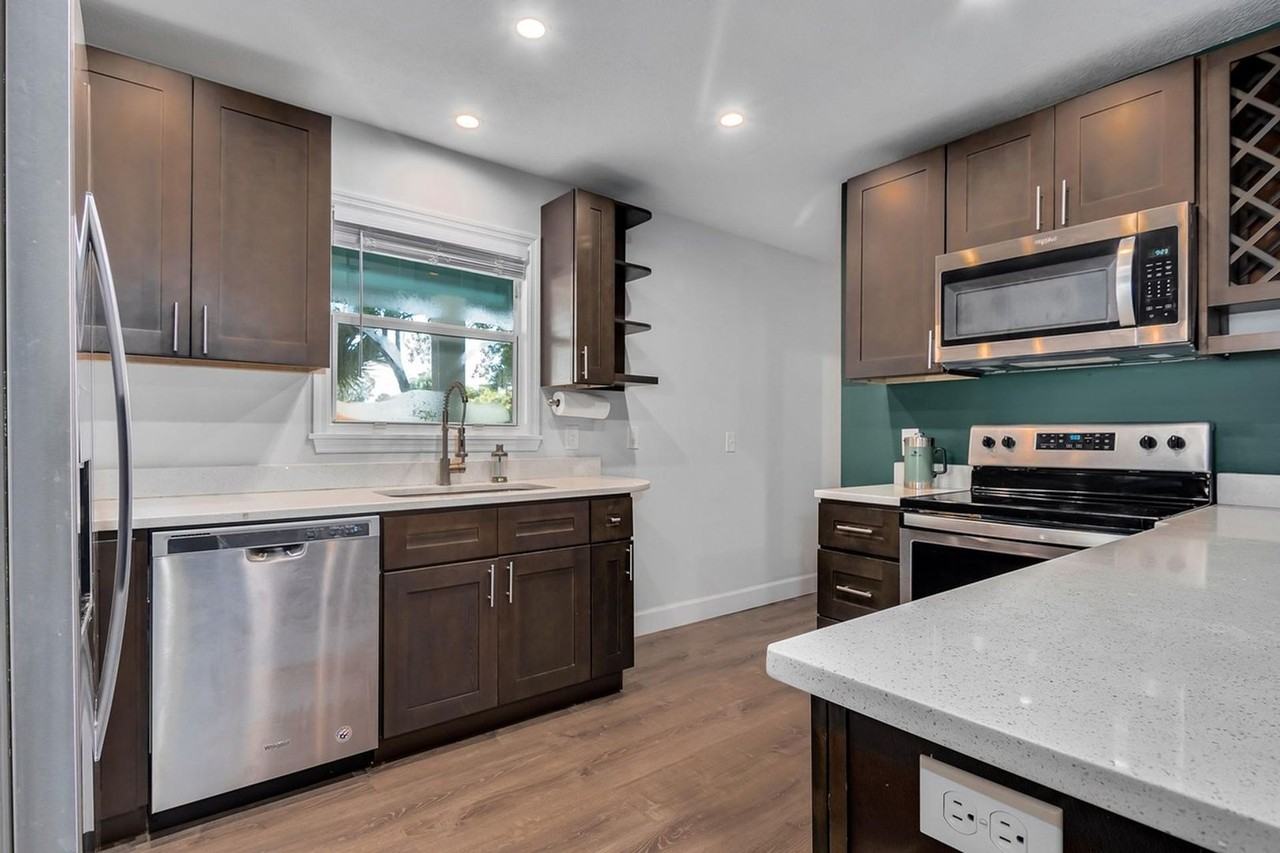 6515 5th St - Photo 3 of 50