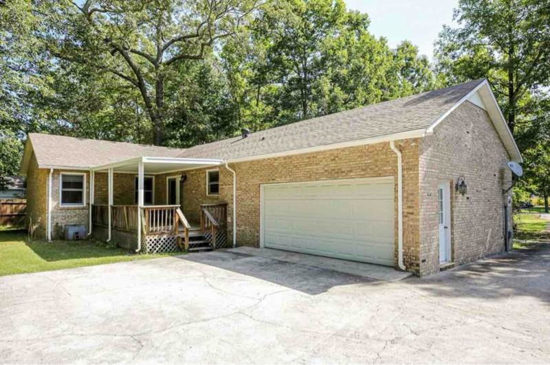 202 Marks Ave - Photo 3 of 20