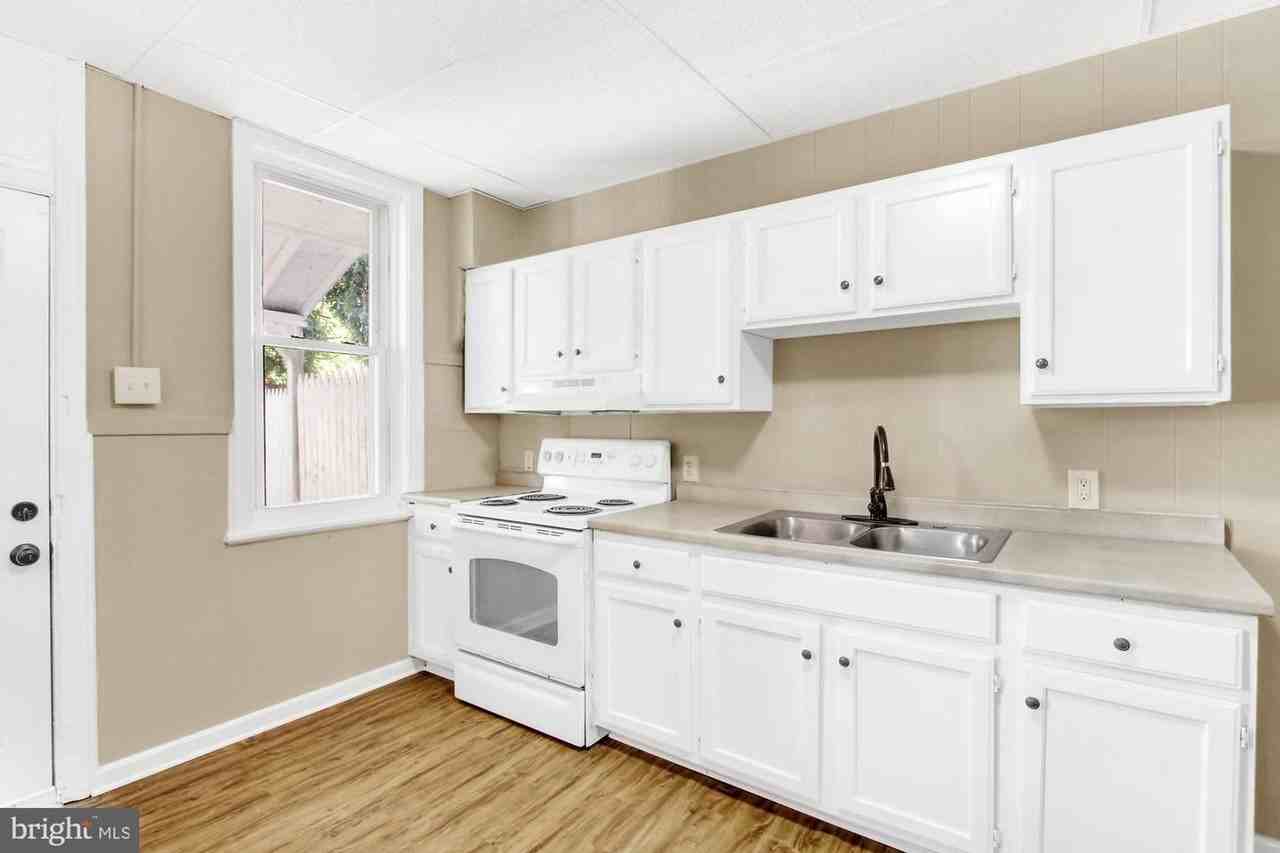 2235 Logan St - Photo 6 of 20