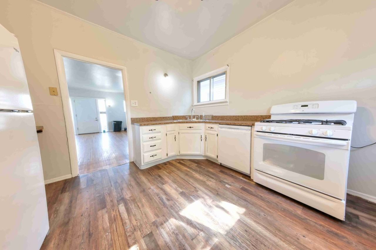 3810 Neosho St - Photo 2 of 28