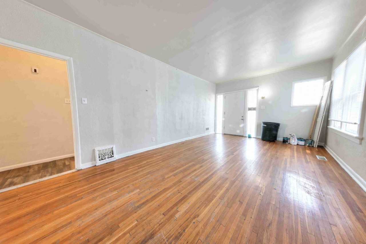 3810 Neosho St - Photo 4 of 28