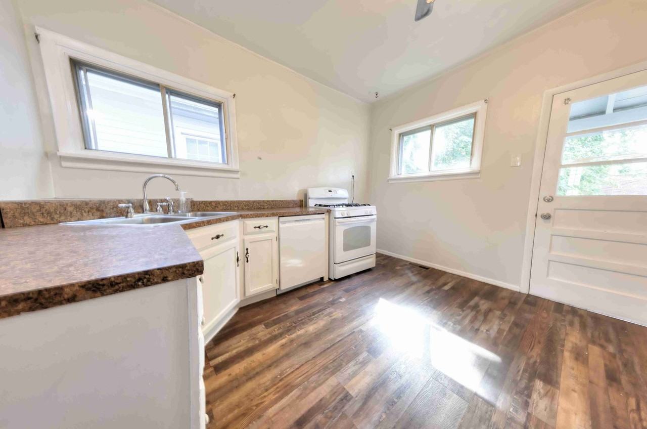 3810 Neosho St - Photo 5 of 28