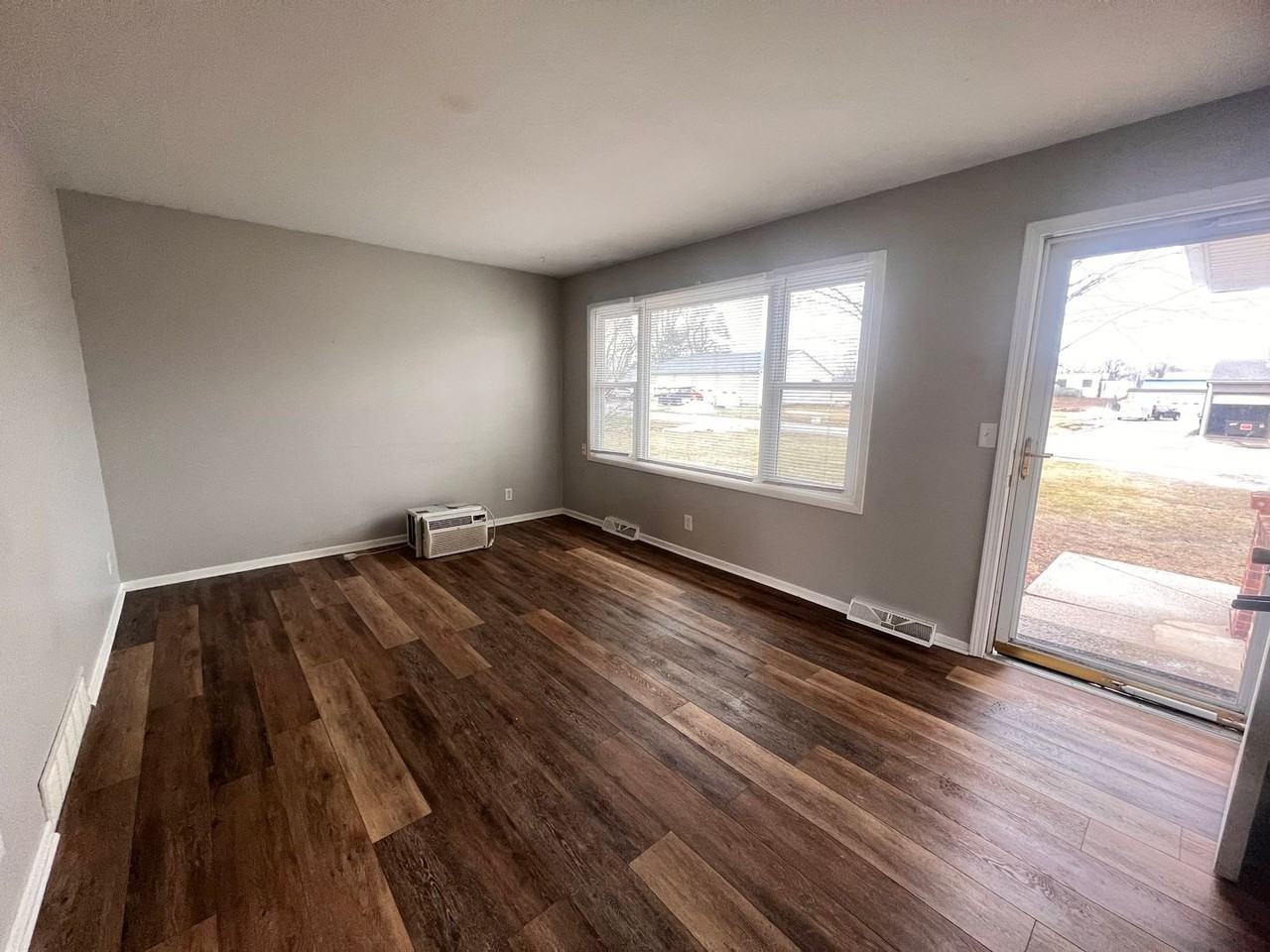 964 Rosewood St - Photo 5 of 25