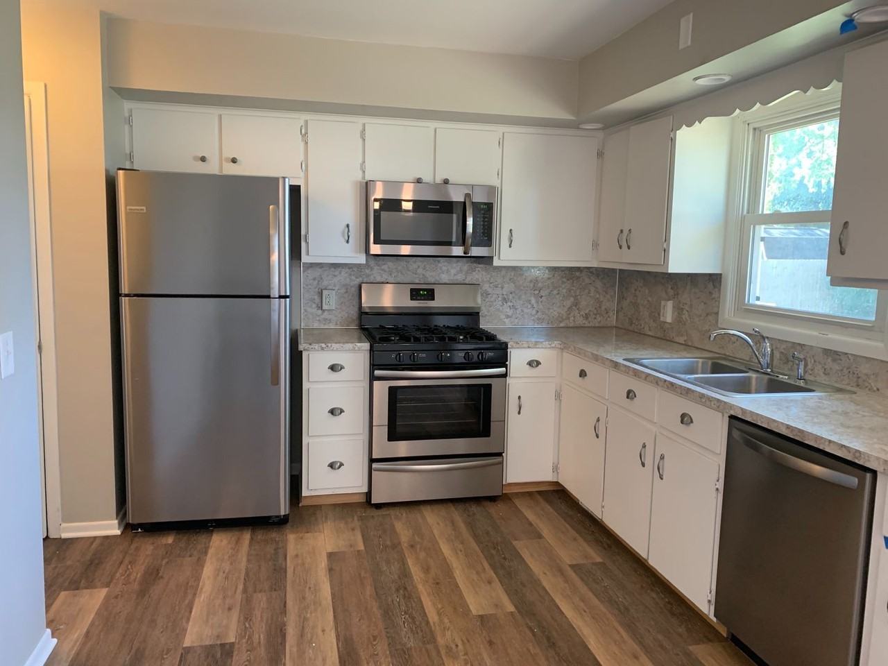 964 Rosewood St - Photo 6 of 25