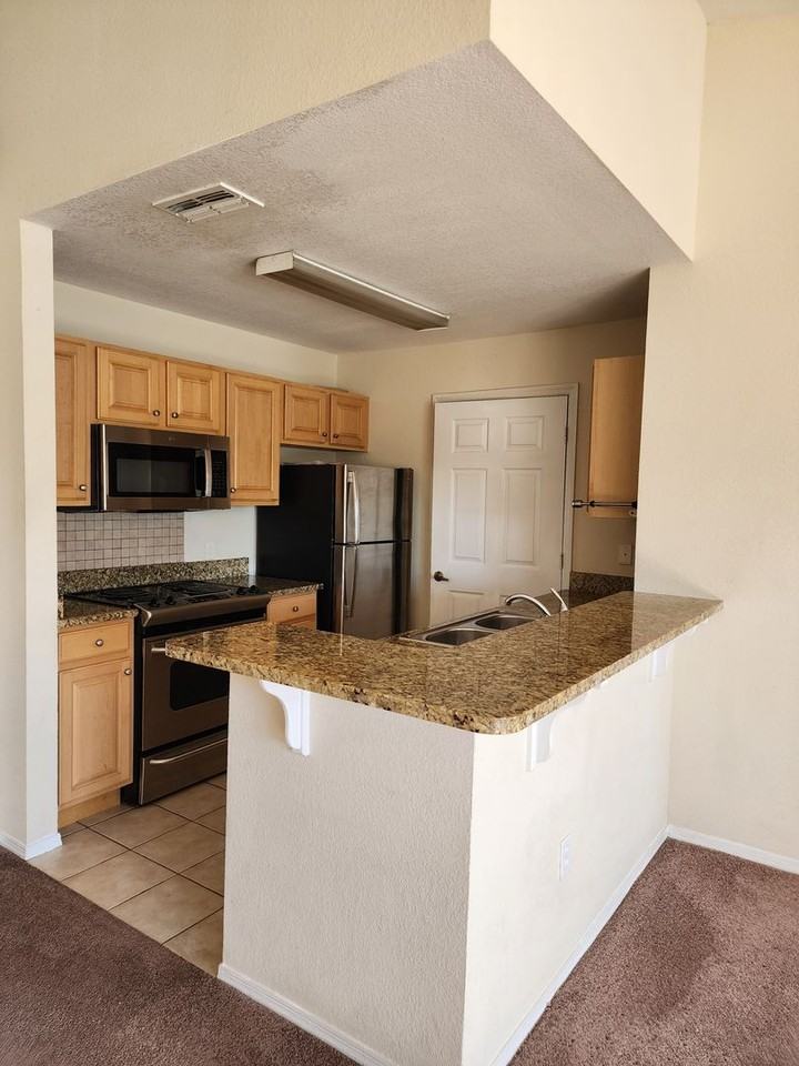 212 Cape Cod Dr - Photo 2 of 18