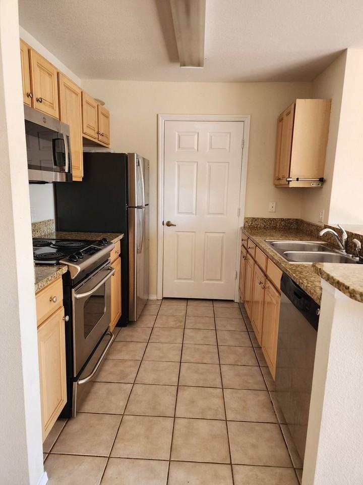 212 Cape Cod Dr - Photo 3 of 18