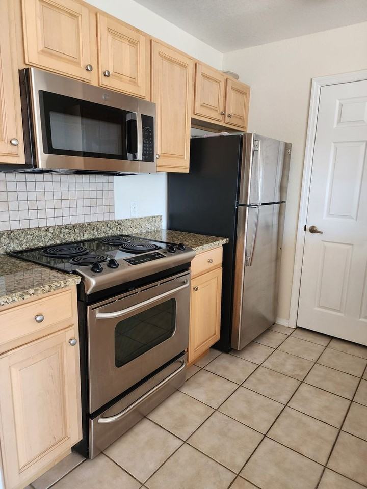 212 Cape Cod Dr - Photo 4 of 18