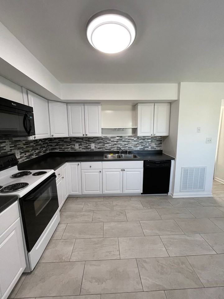 1632 Corprew Avenue - Photo 4 of 11