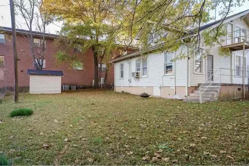 135 Gilbert Ct - Photo 3 of 20