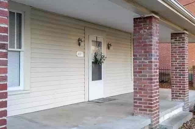 135 Gilbert Ct - Photo 4 of 20