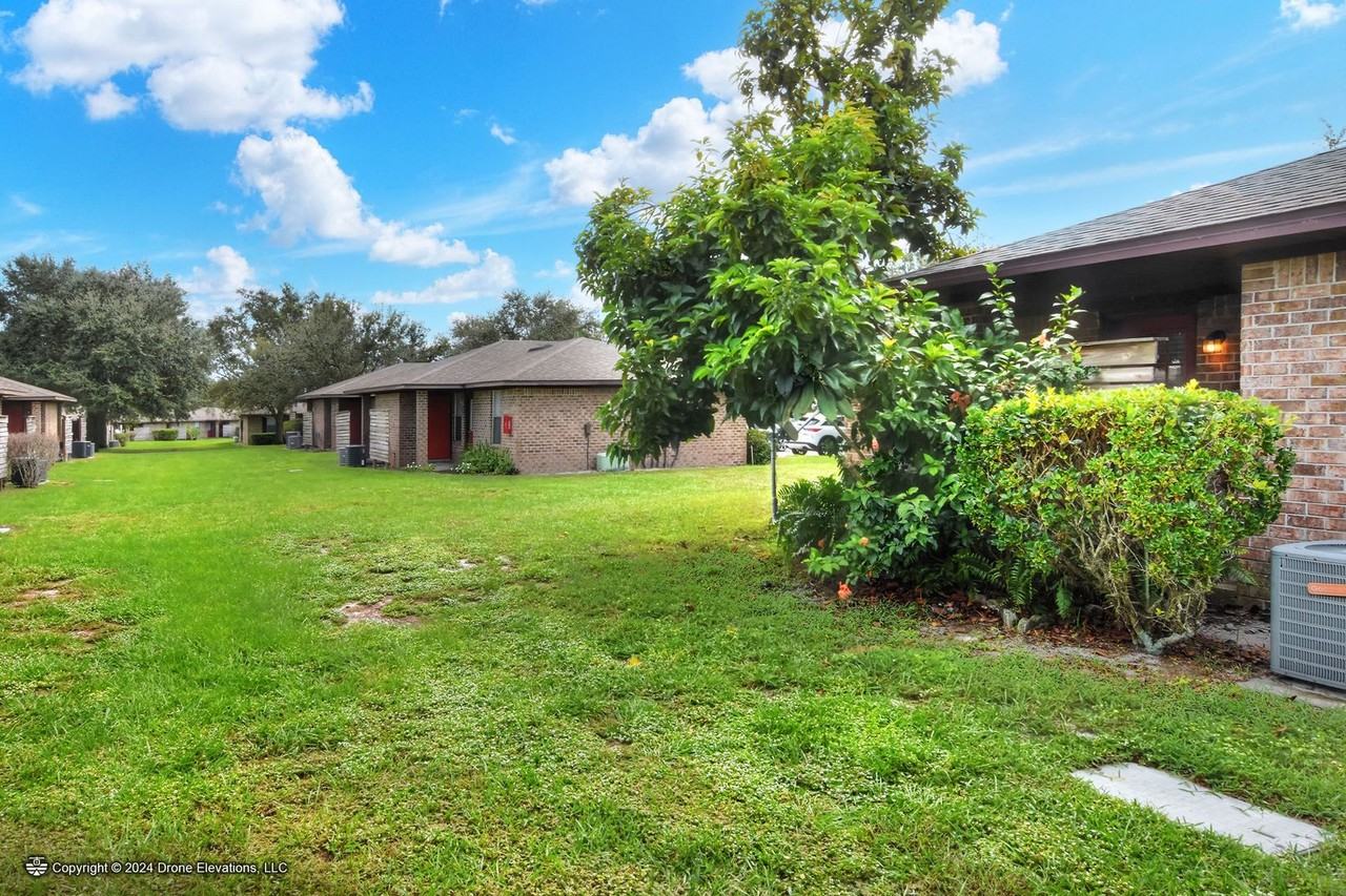 2132 Cabernet Ct - Photo 2 of 13