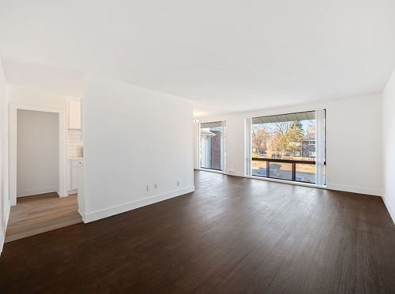 Royal Oakland Apartments (Better Livin LLC) - Photo 6 of 33