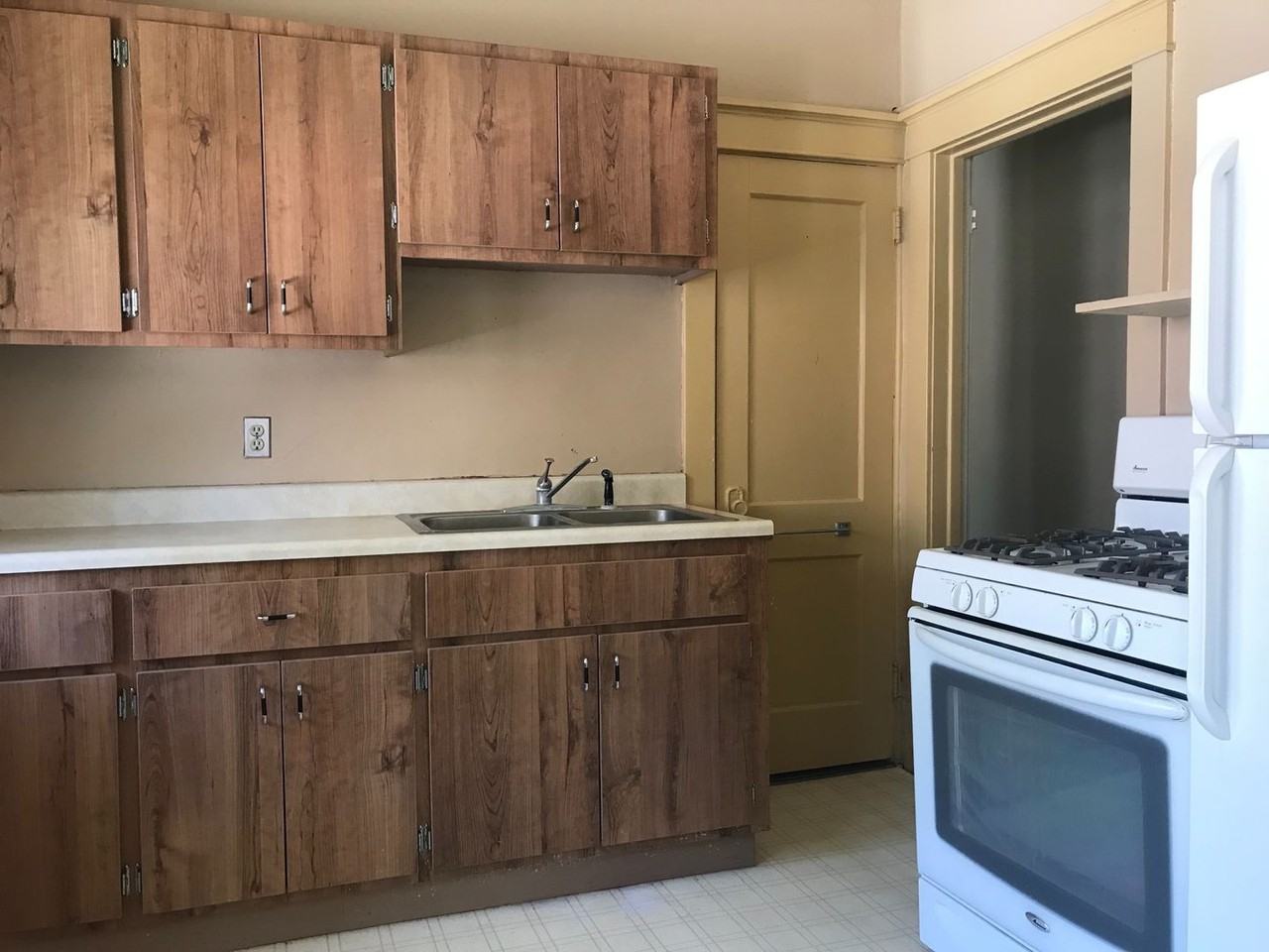913 3rd Ave North - Photo 2 of 20
