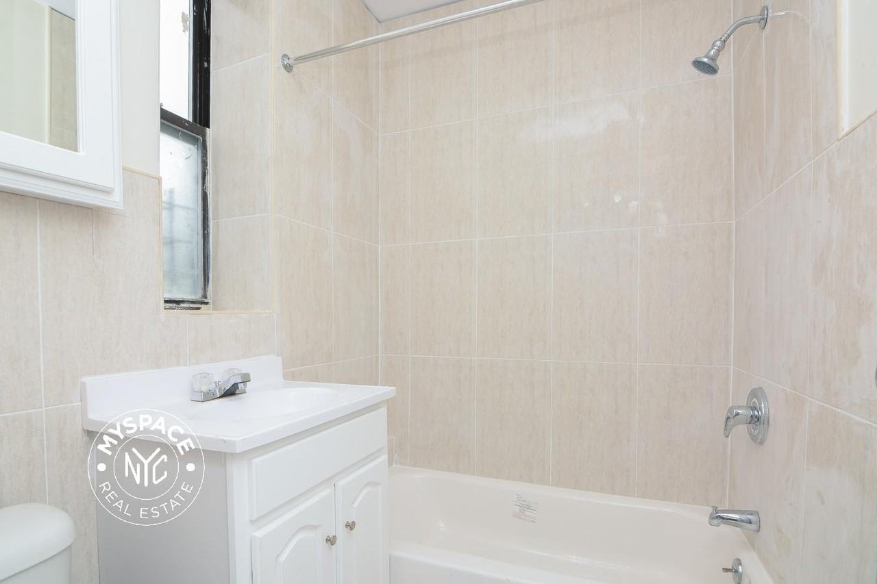 553 Hinsdale St #A3 - Photo 4 of 5
