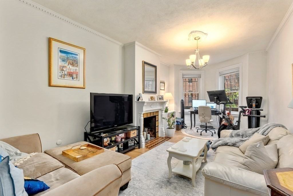 20 Wellington St #2A