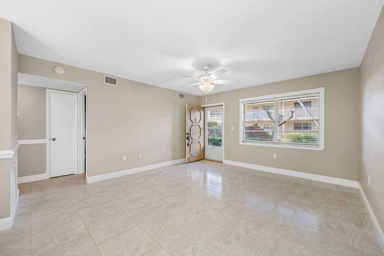 10033 64th Ave N #3 - Photo 4 of 41