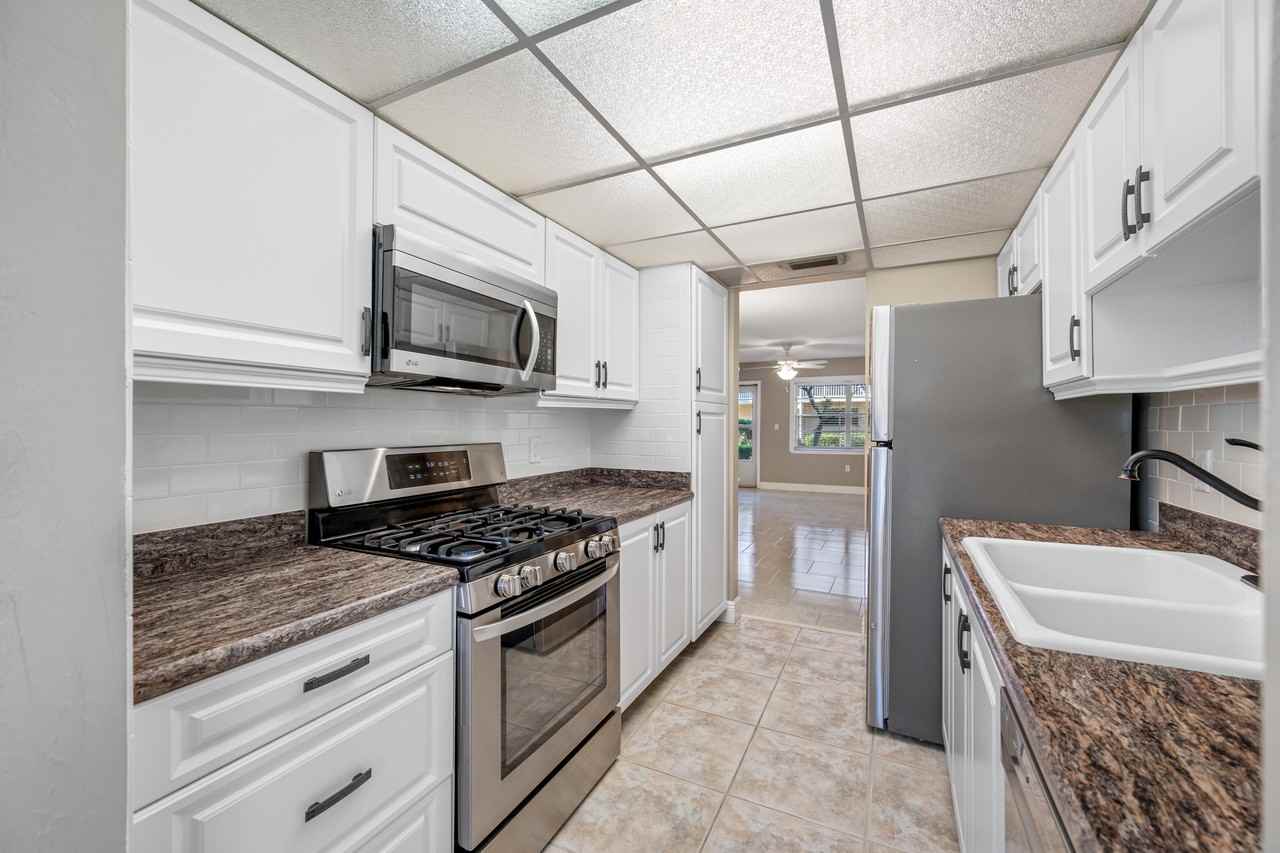 10033 64th Ave N #3 - Photo 6 of 41