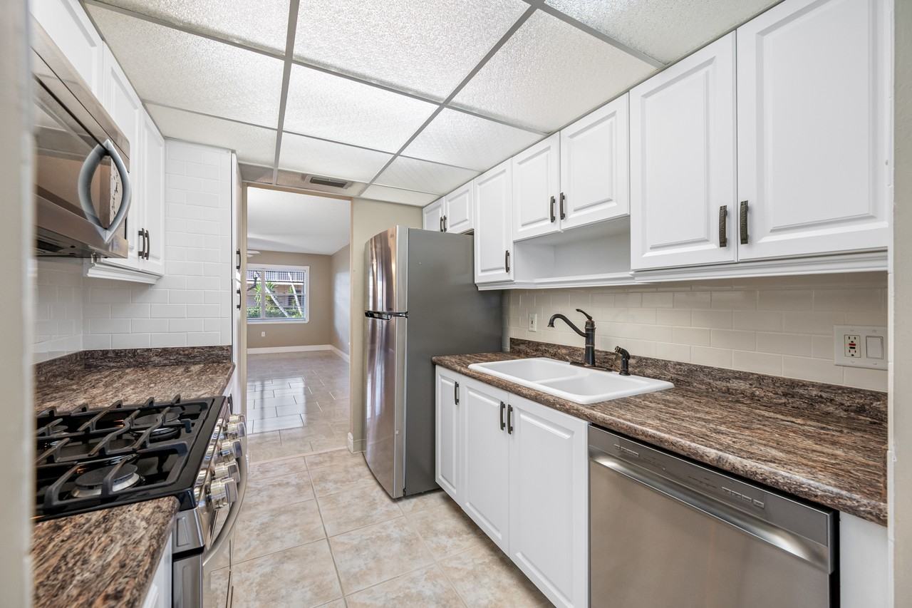 10033 64th Ave N #3 - Photo 7 of 41