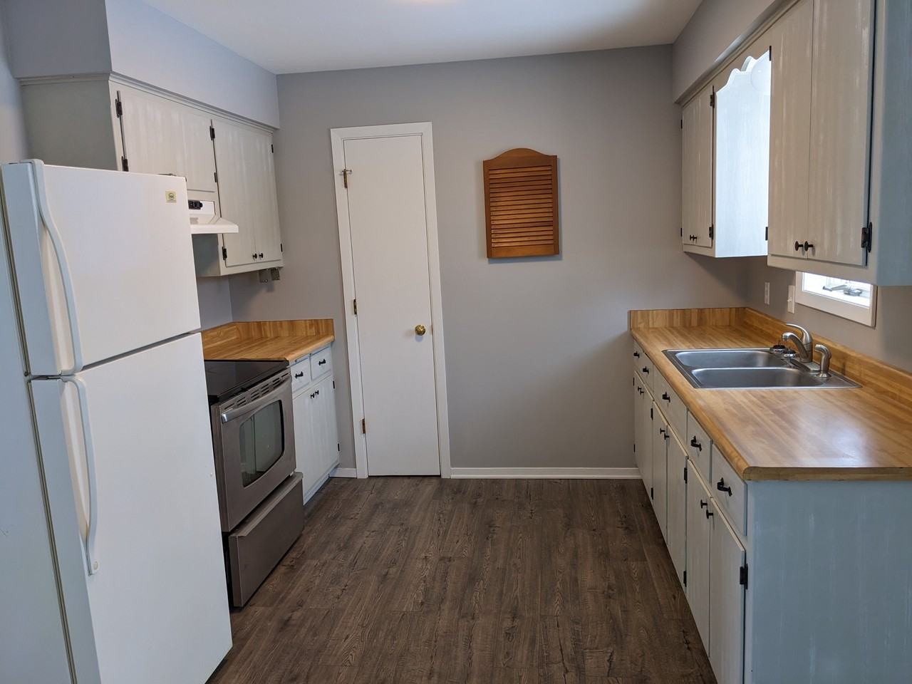 408 Robert Ct #NA - Photo 2 of 19