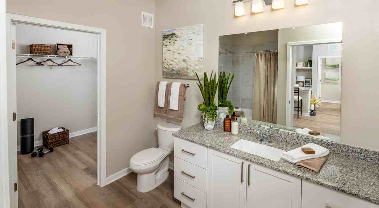 5112 4201 Gunnison St #2 - Photo 4 of 12