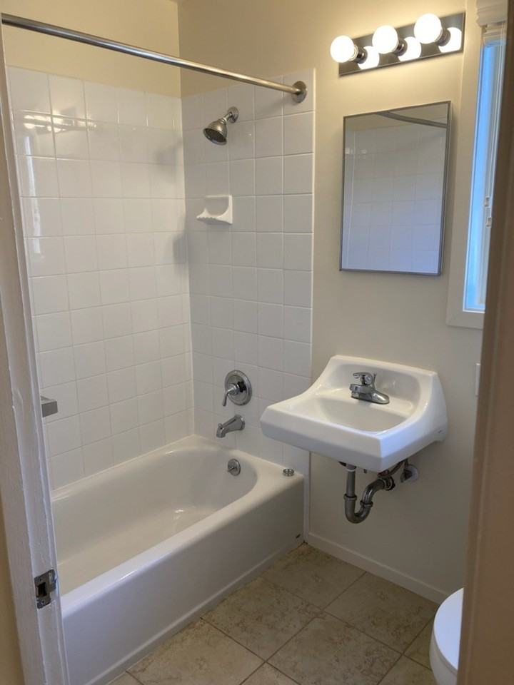 1516 Pershing Drive #J - Photo 4 of 12