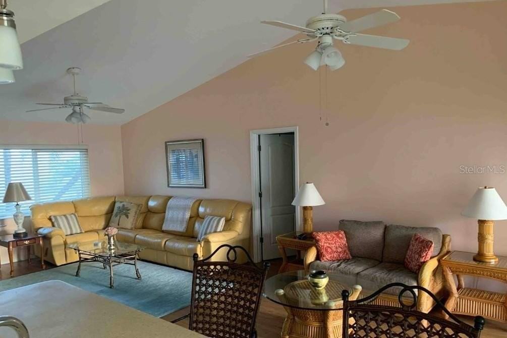 293 Broadmoor Ln - Photo 4 of 15