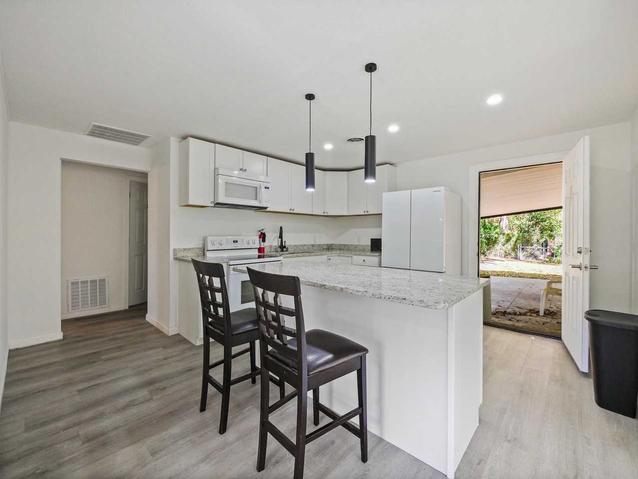 S Myrtle Ave - Photo 3 of 12