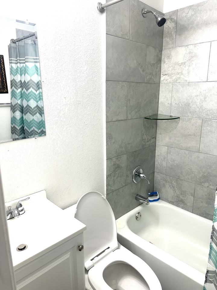 West 18th Street - Photo 4 of 15