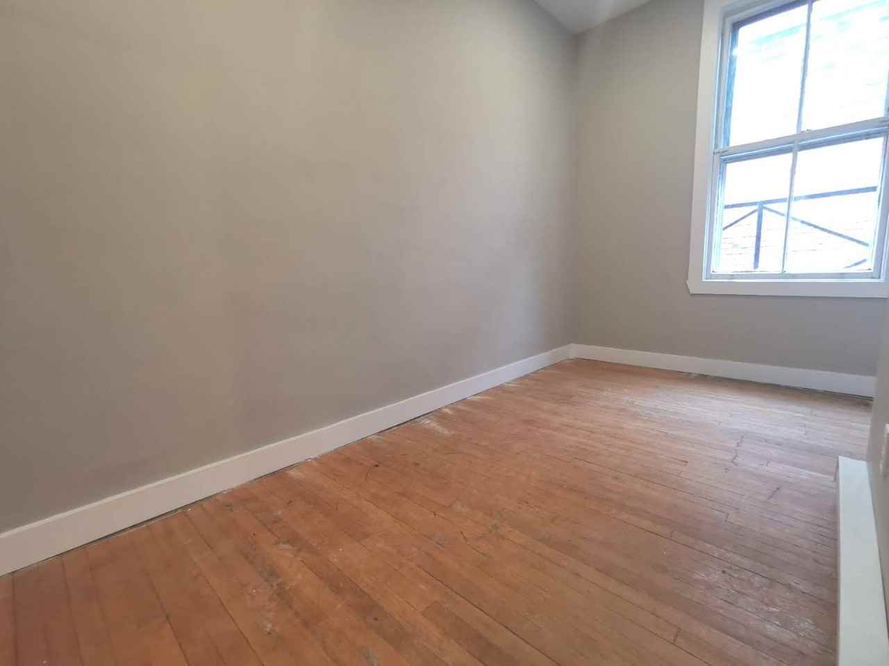 2050 Boulevard Décarie - Photo 2 of 10