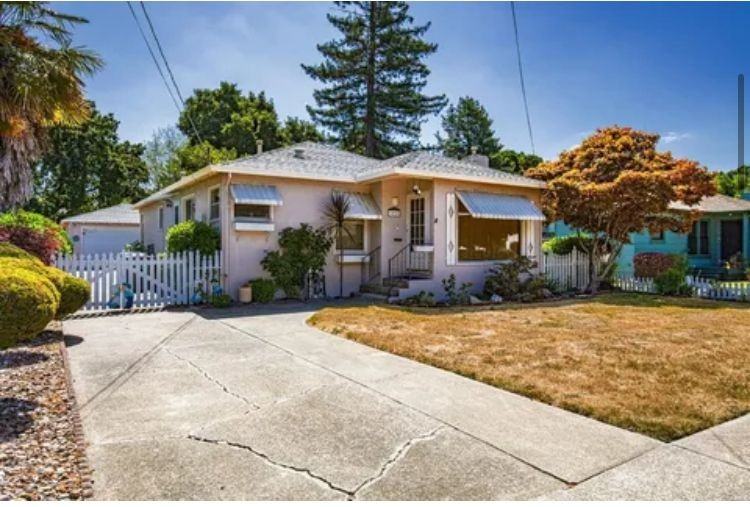 1018 Stewart St - Photo 3 of 17