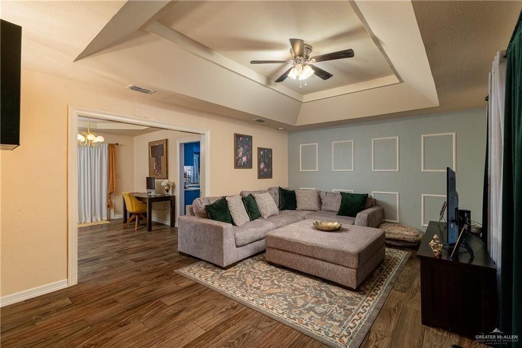 1500 Sapphire St - Photo 2 of 16