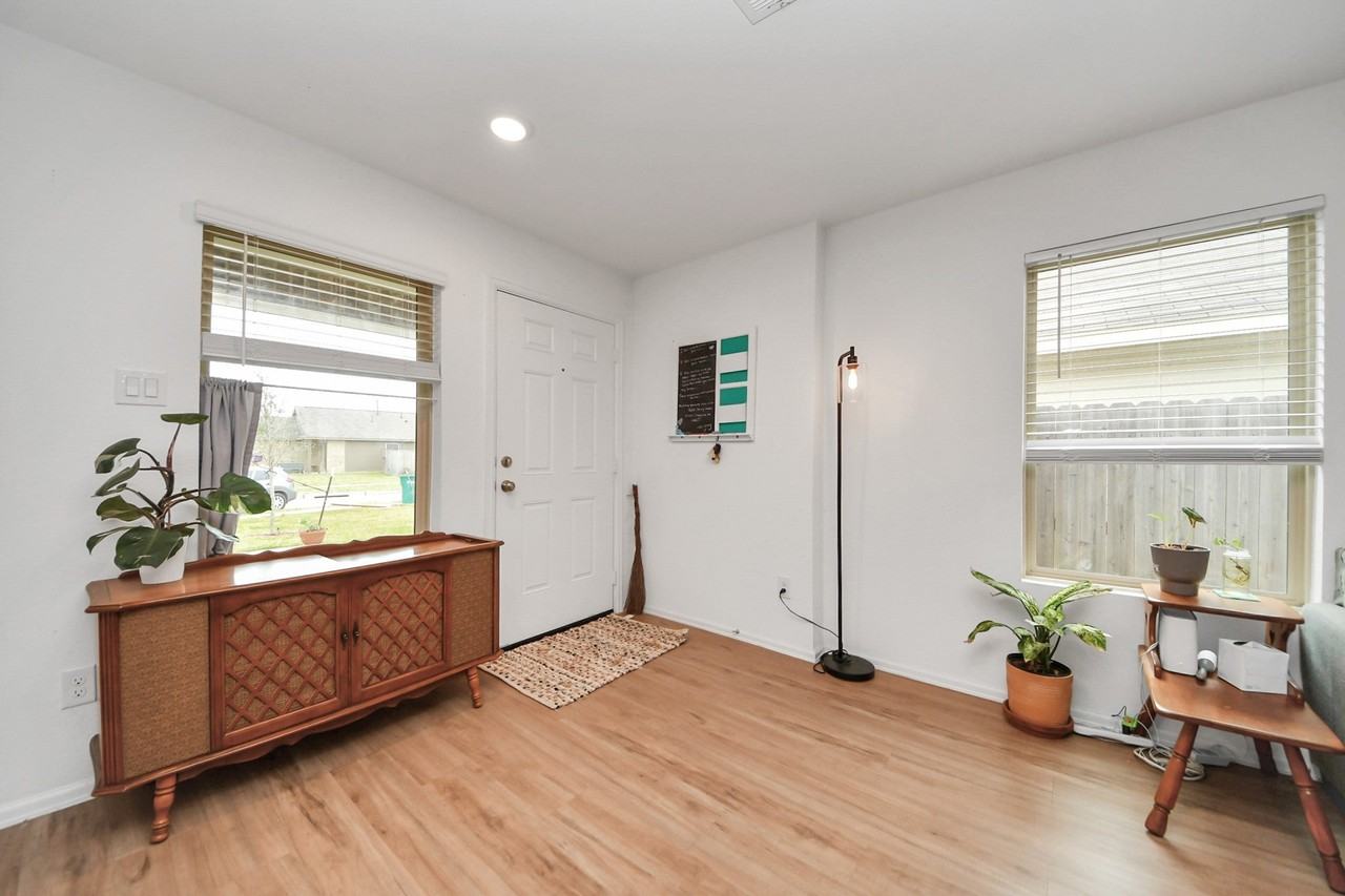 20906 Zuccala Dr - Photo 3 of 27