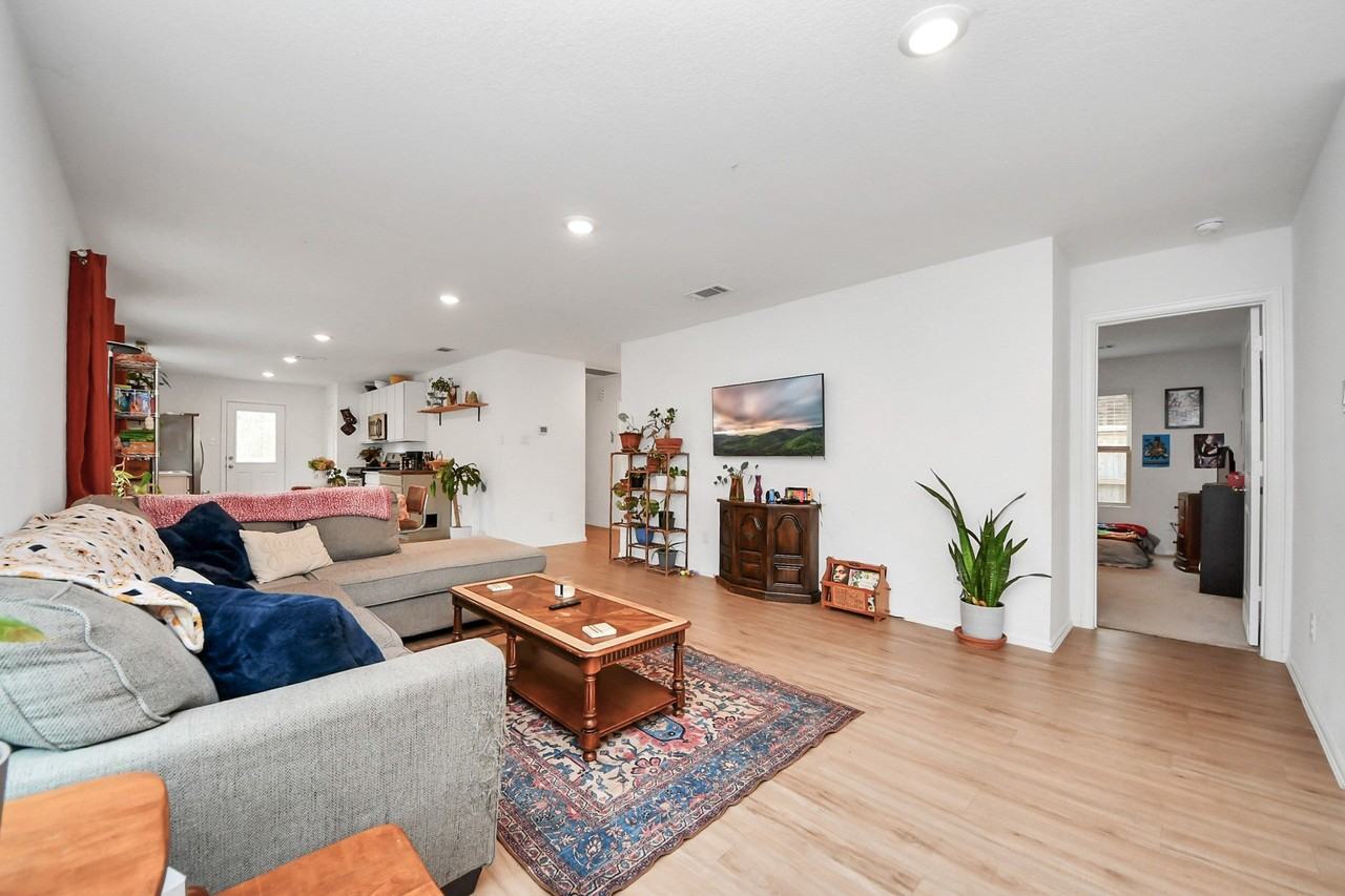 20906 Zuccala Dr - Photo 4 of 27