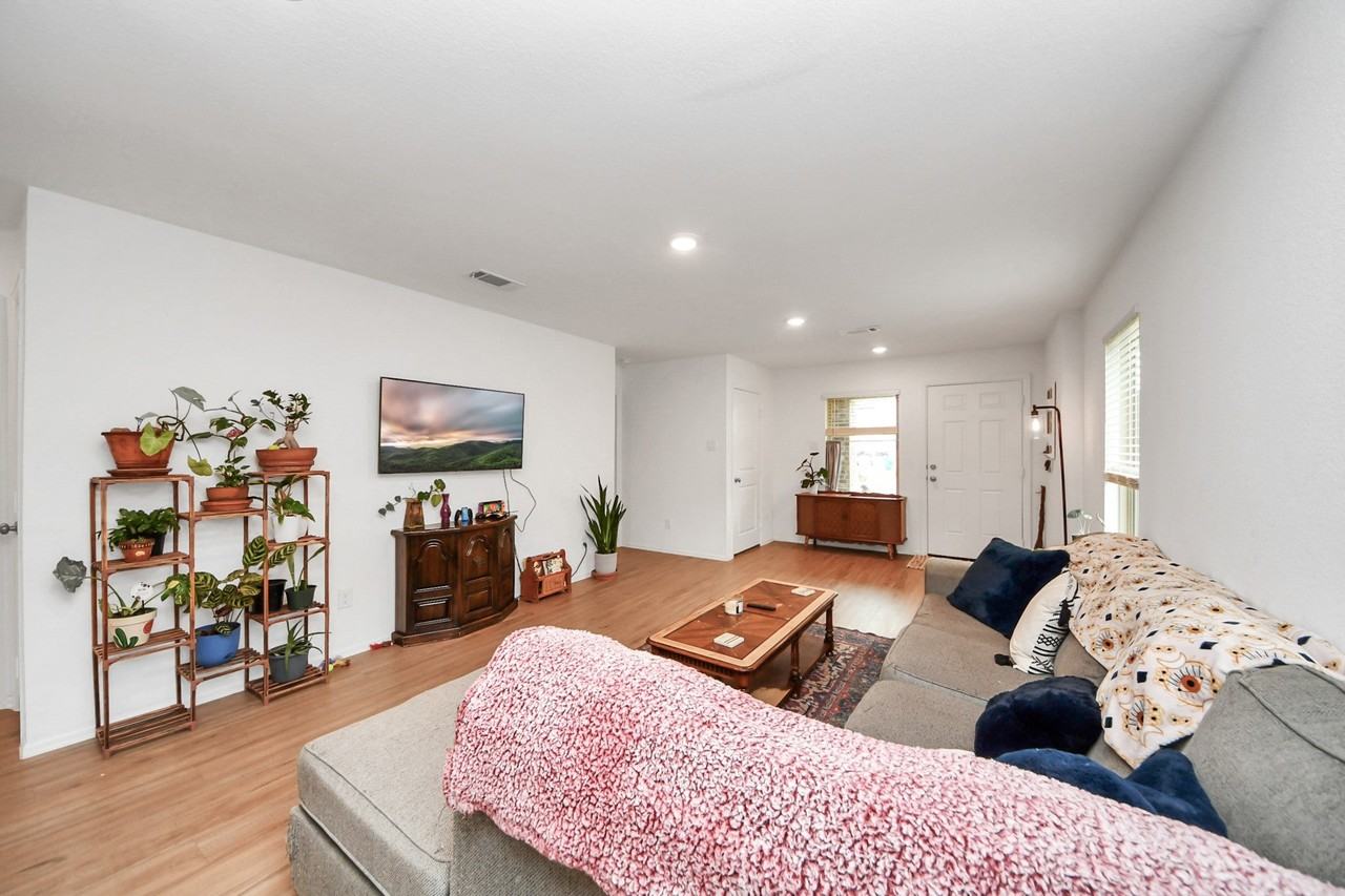 20906 Zuccala Dr - Photo 6 of 27