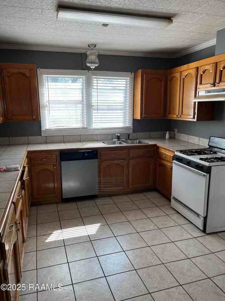 611 E Bridge St - Photo 2 of 11