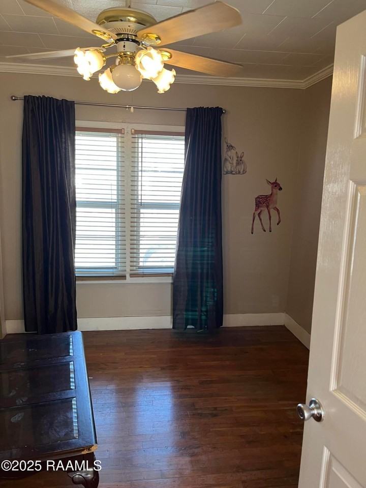 611 E Bridge St - Photo 3 of 11